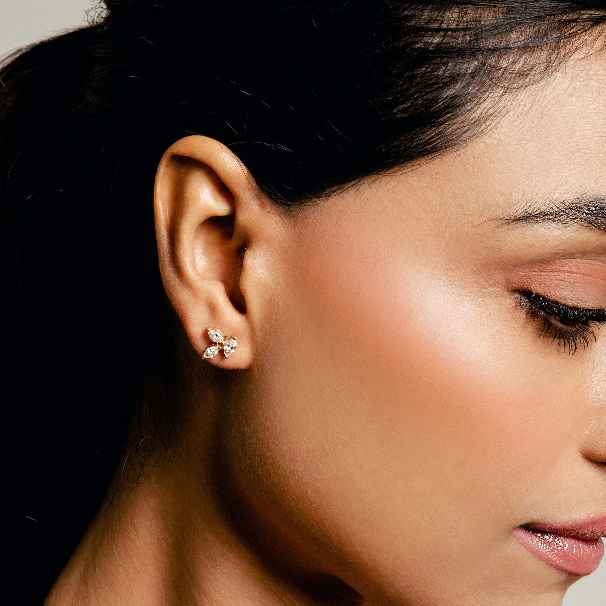 Everyday Sparkle: How Minimalistic Jewellery Elevates Your Style and Confidence