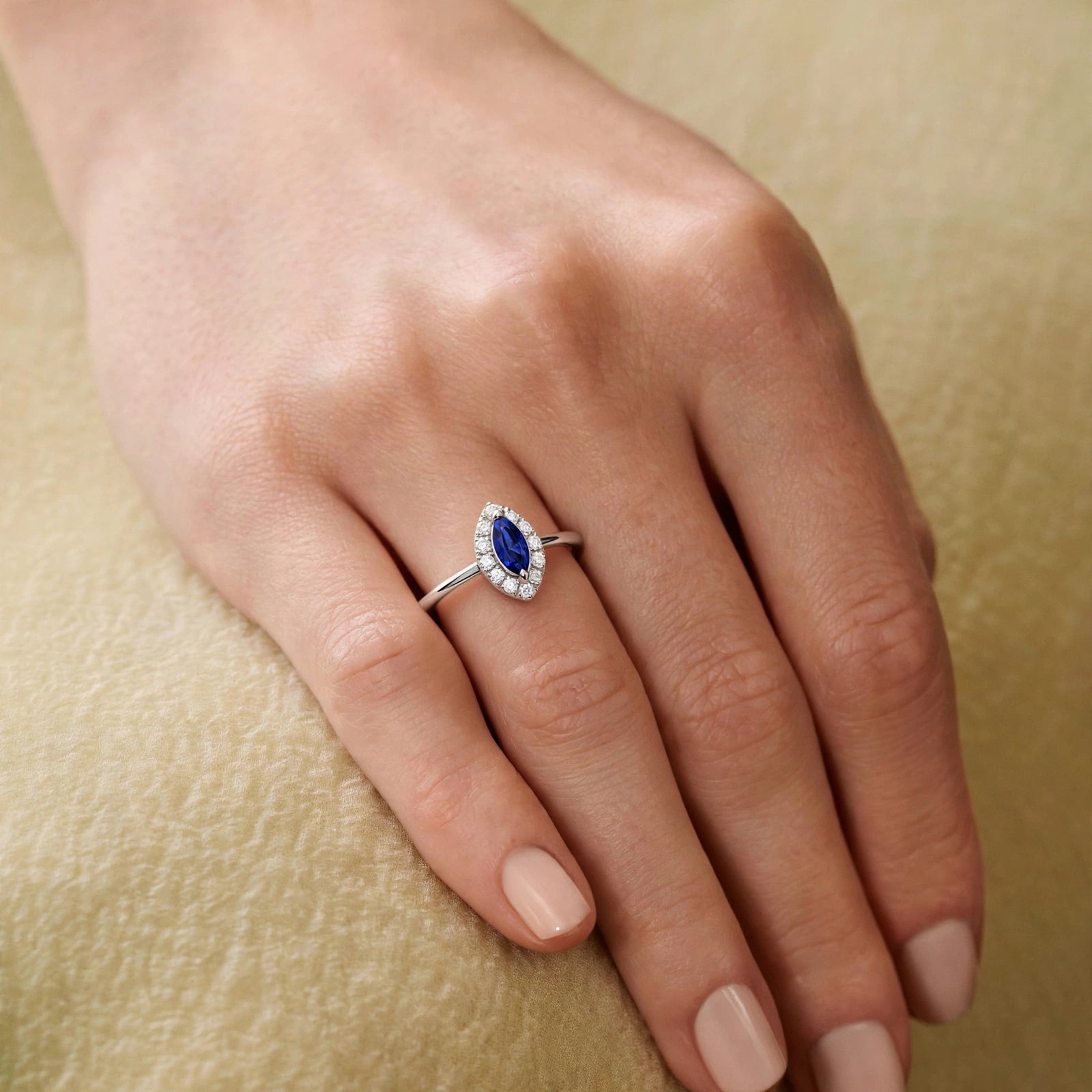 ROUND INFINITY RING