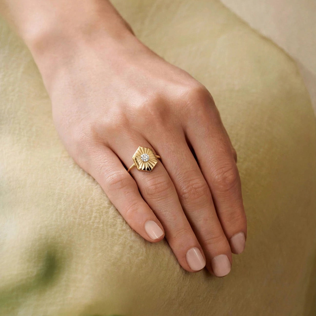 REGAL ROUND RING
