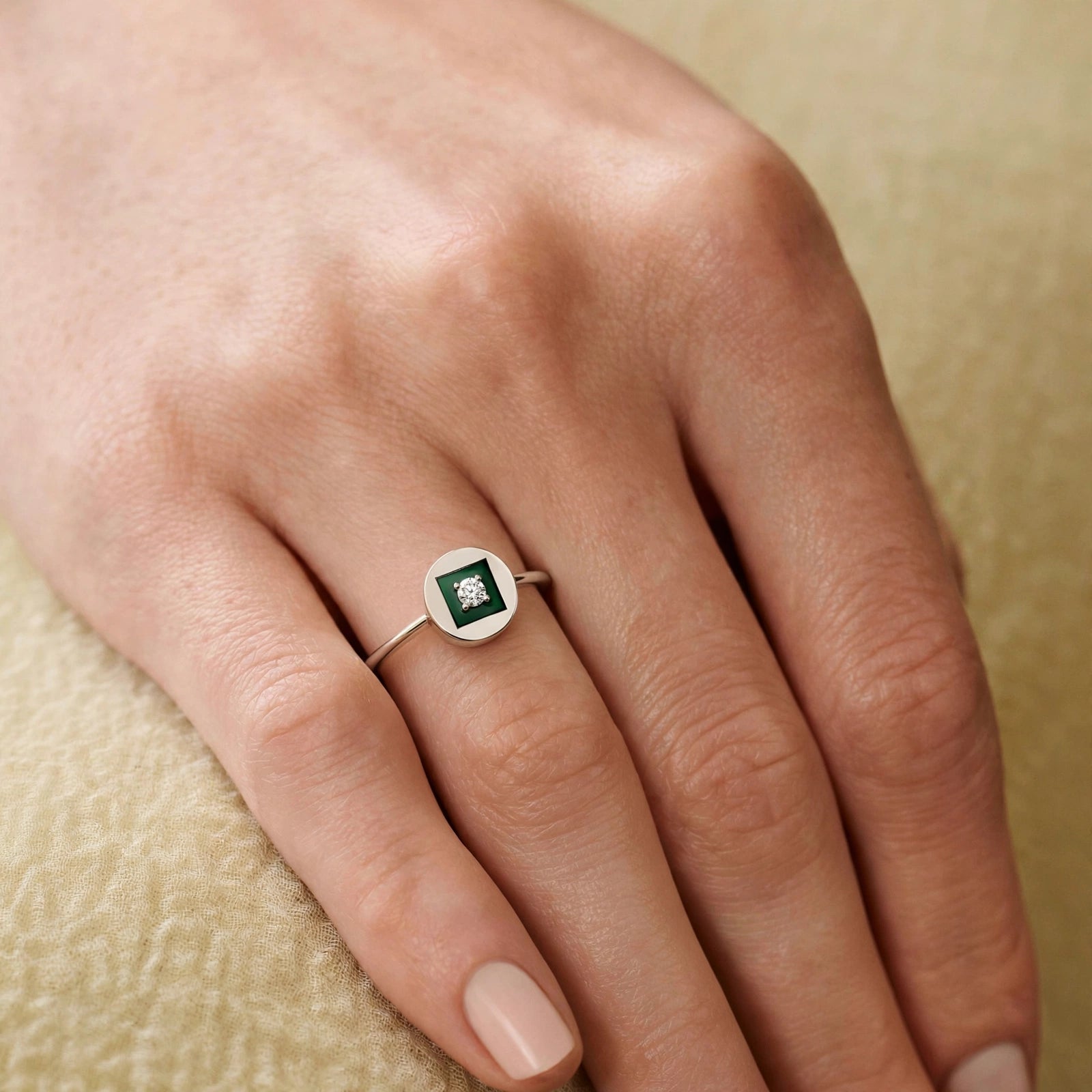 AURA ROUND RING