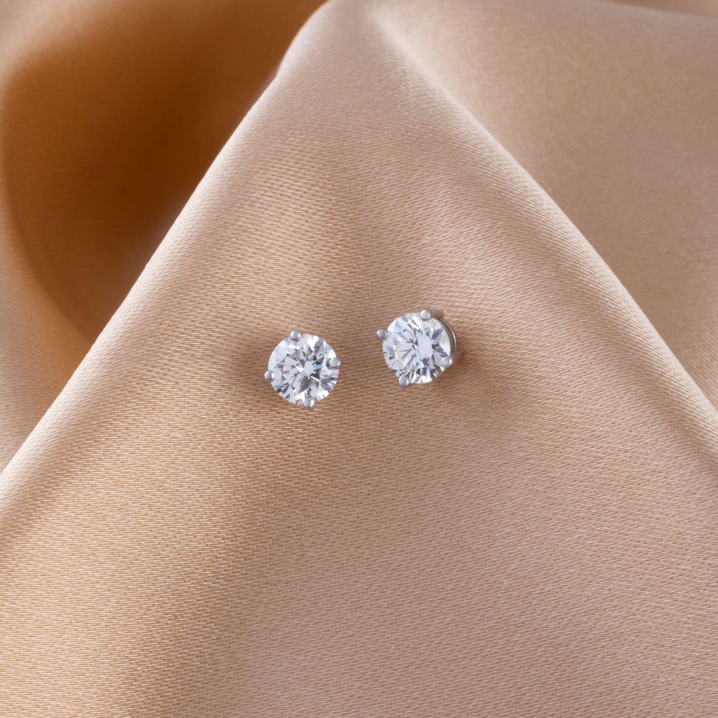 BRILLIANT SOLITAIRE EARRING STUD