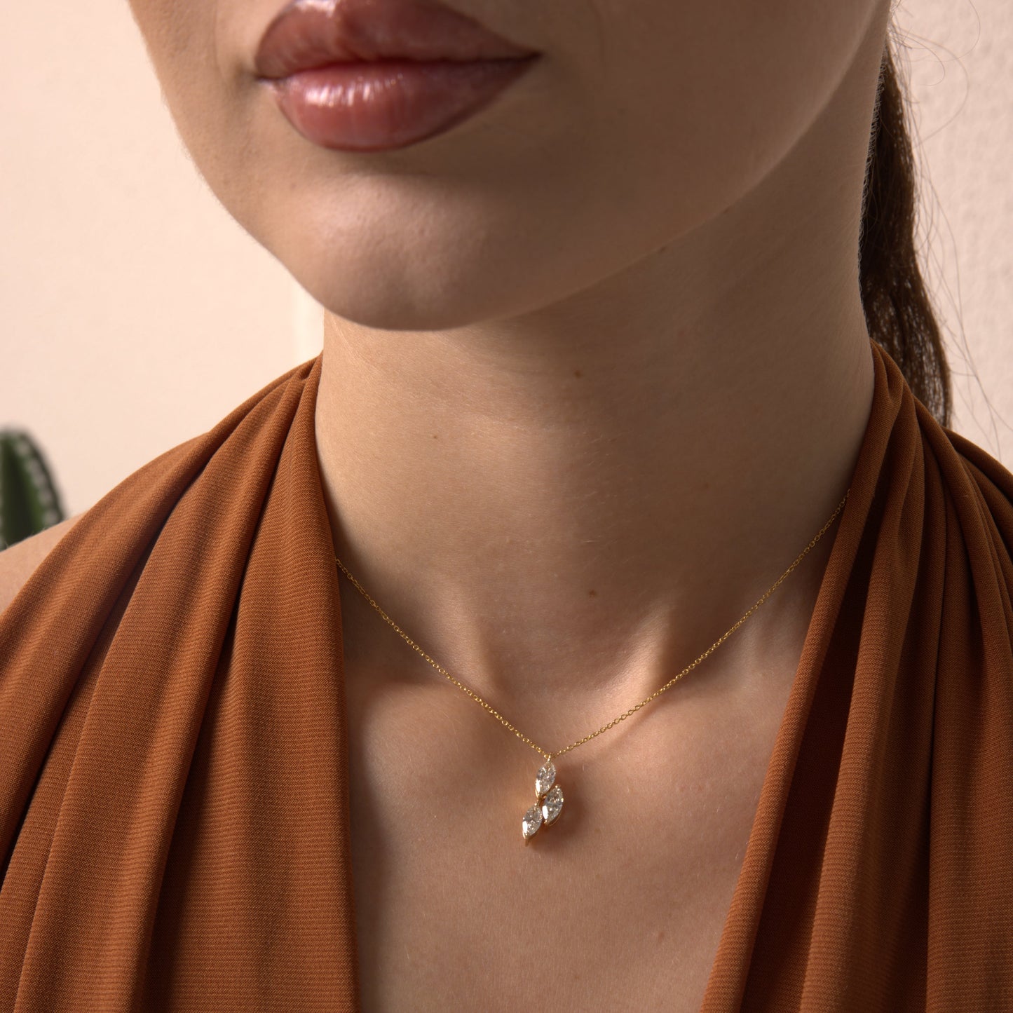 SPARKLING PEAR NECKLACE