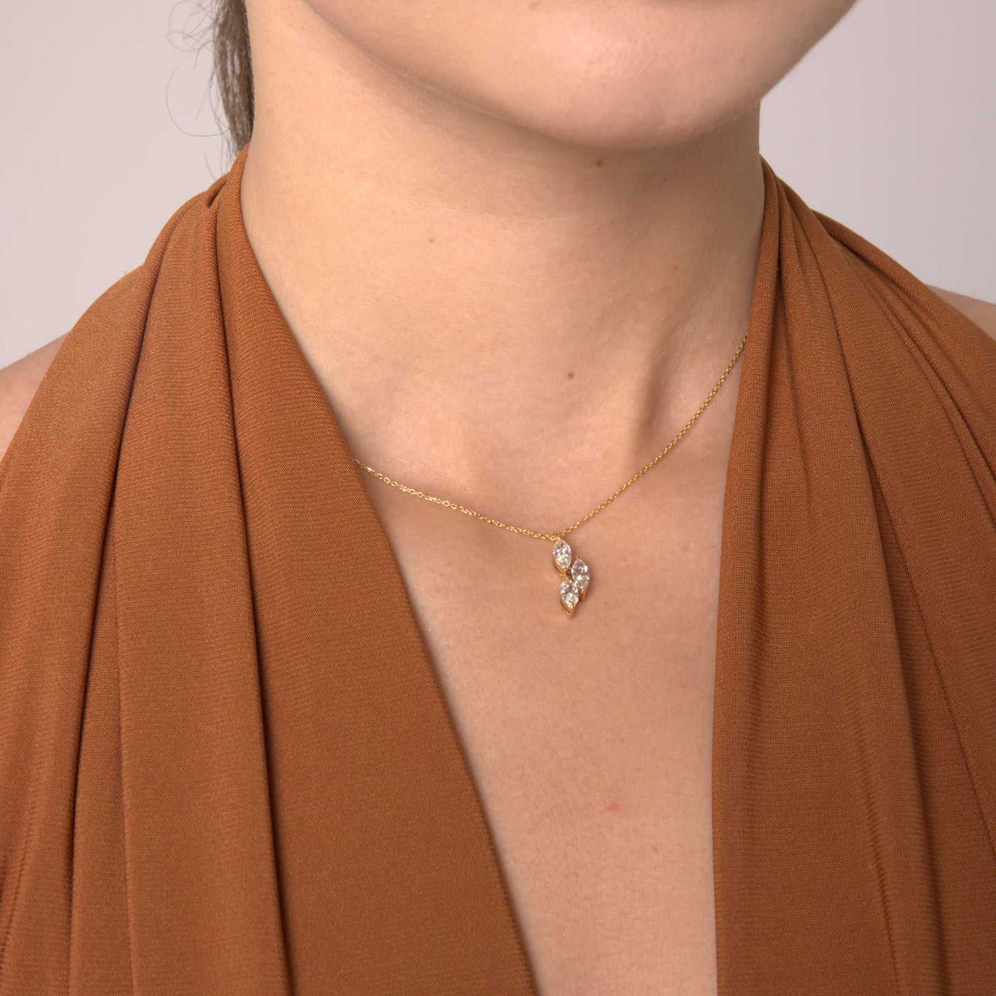 SPARKLING PEAR NECKLACE