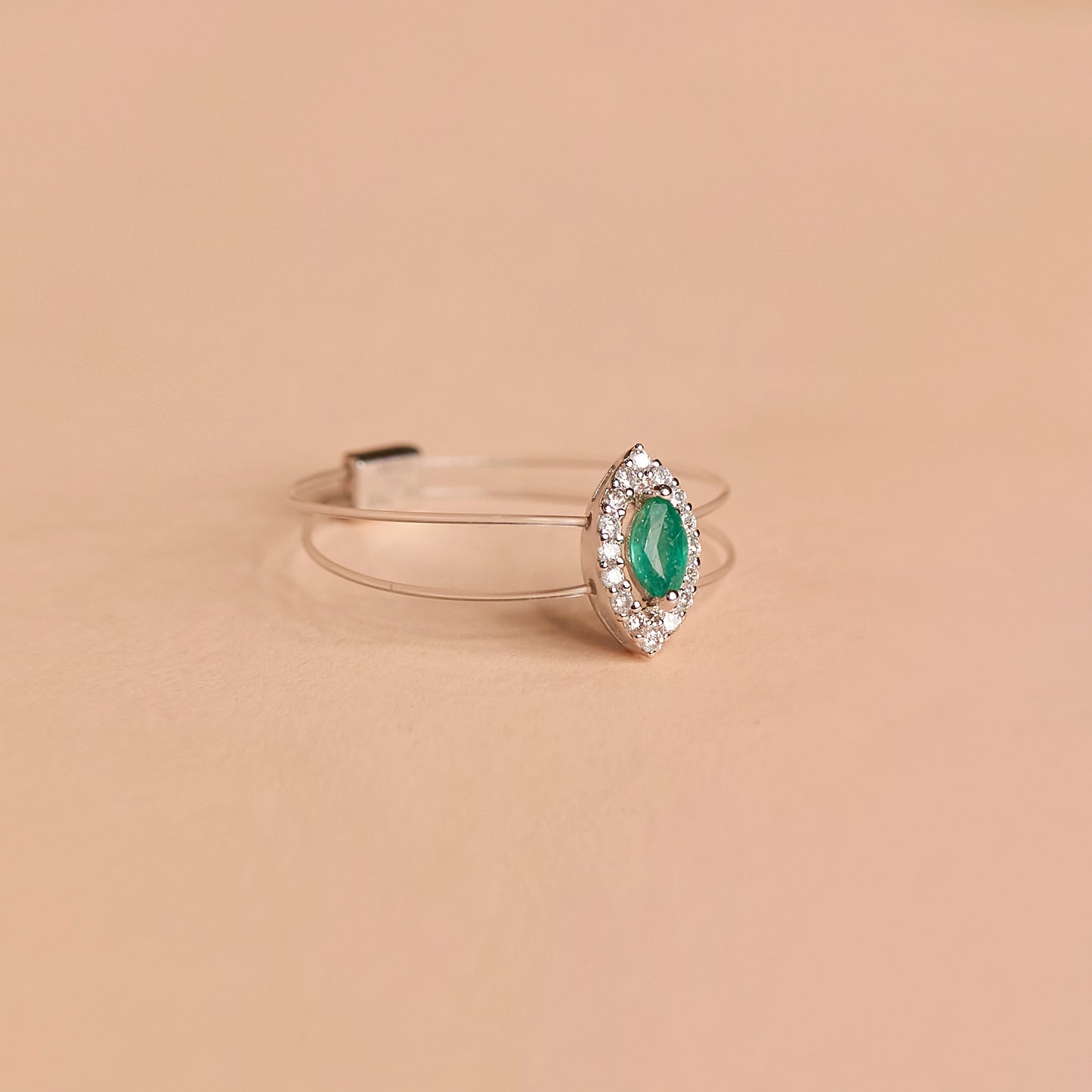 SPARKLE OVAL CUT EMERALD RING