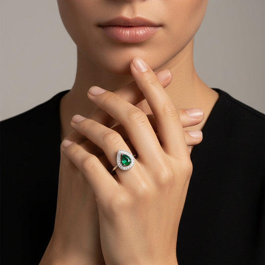 EMERALD LYV RING