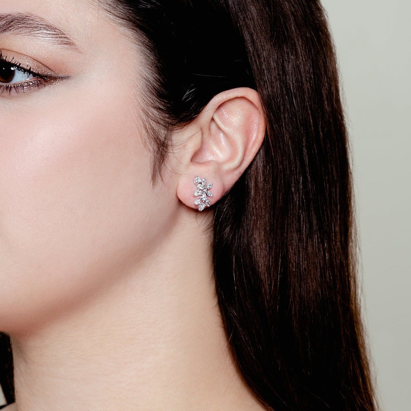 SPARKLING WHITE GOLD DIAMOND BUNCH EARRING