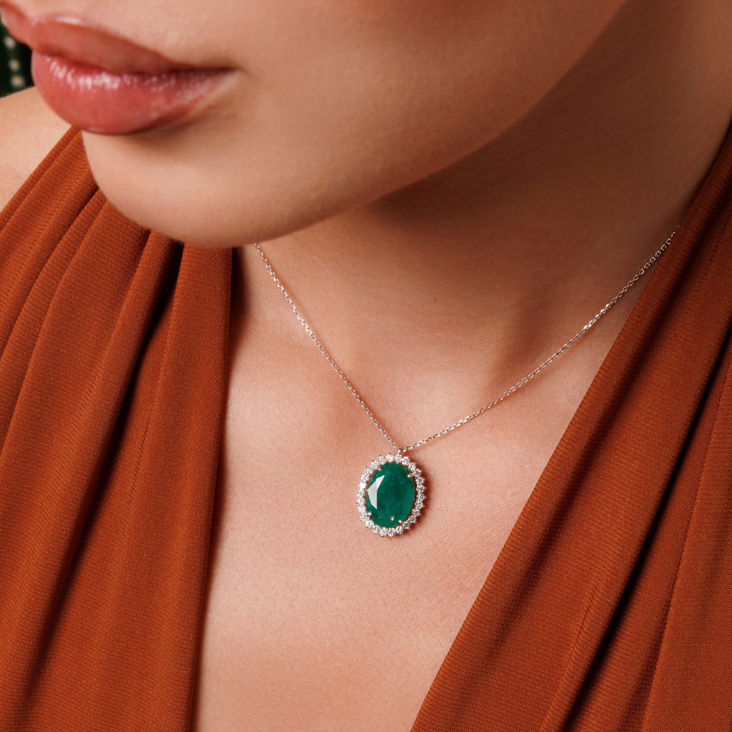VELORIENA EMERALD NECKLACE