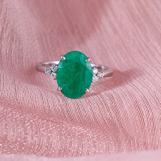 MAJESTIC EMERALD WHITE GOLD RING