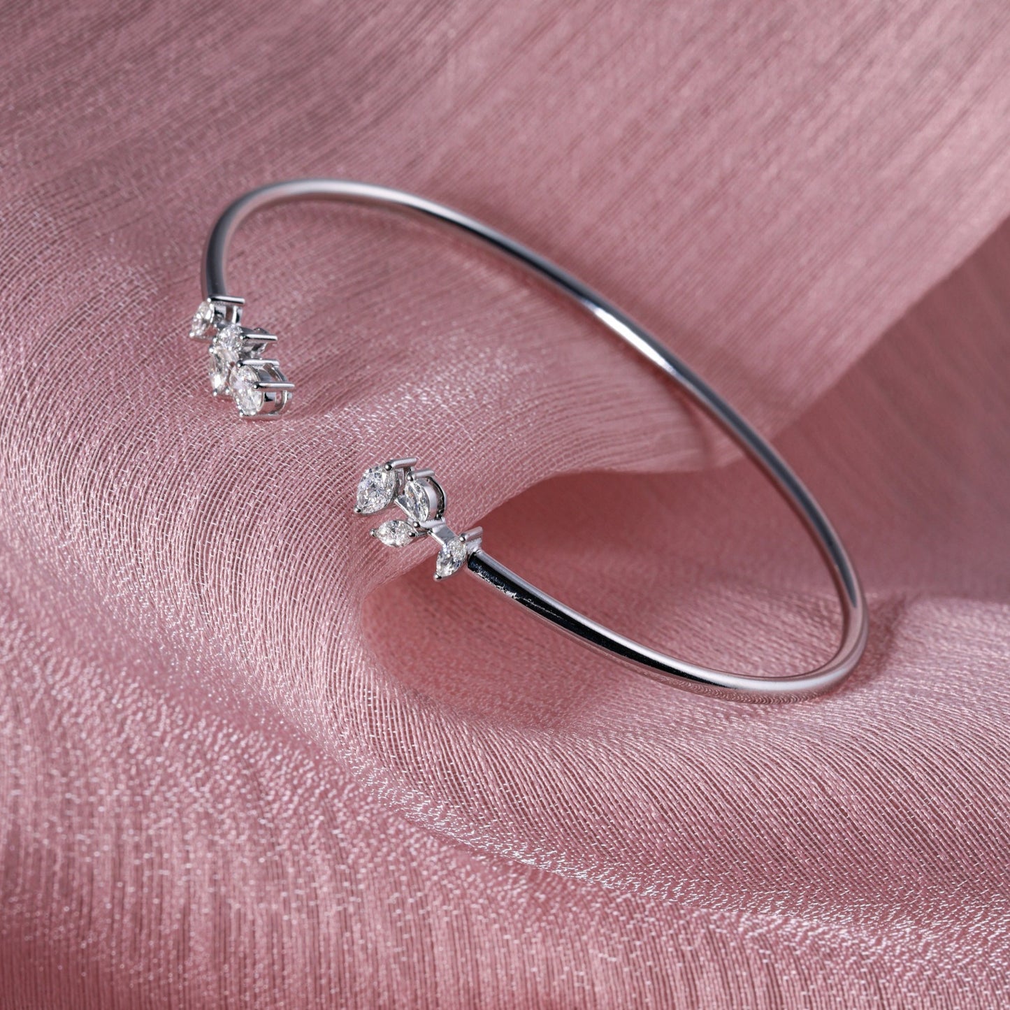 TRIPLE DIAMOND ELEGANT WHITE GOLD BANGLE