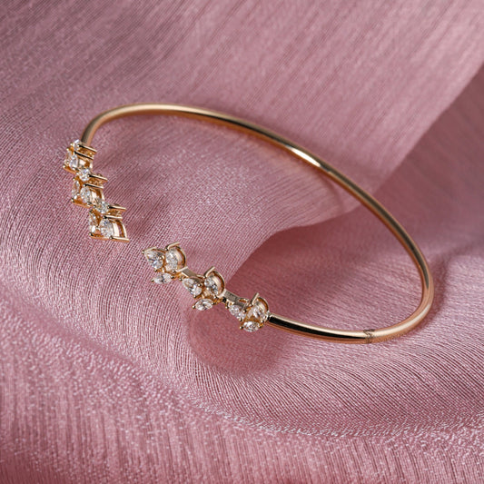 CLASSIC YELLOW GOLD FLOWER BANGLE