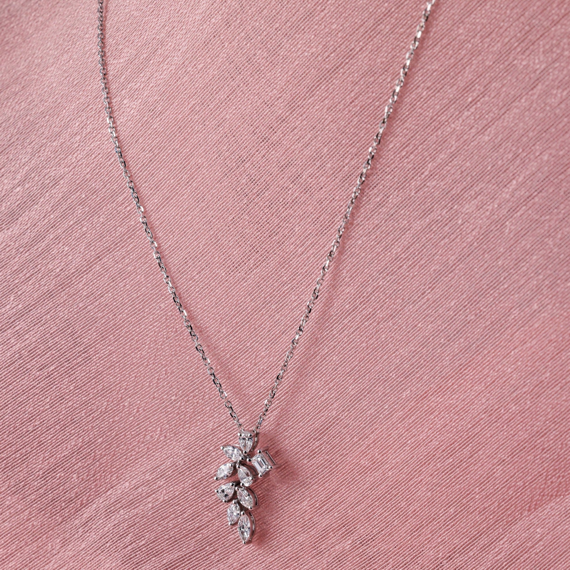 FANCY LEAF NECKLACE