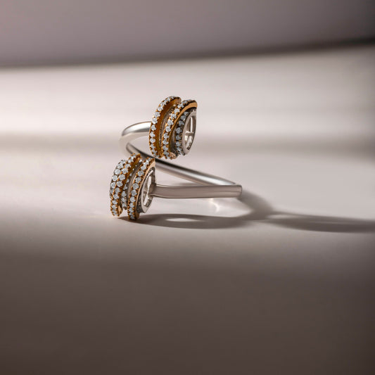 DIAMOND STUDDED SHIMMERING TWIRL RING