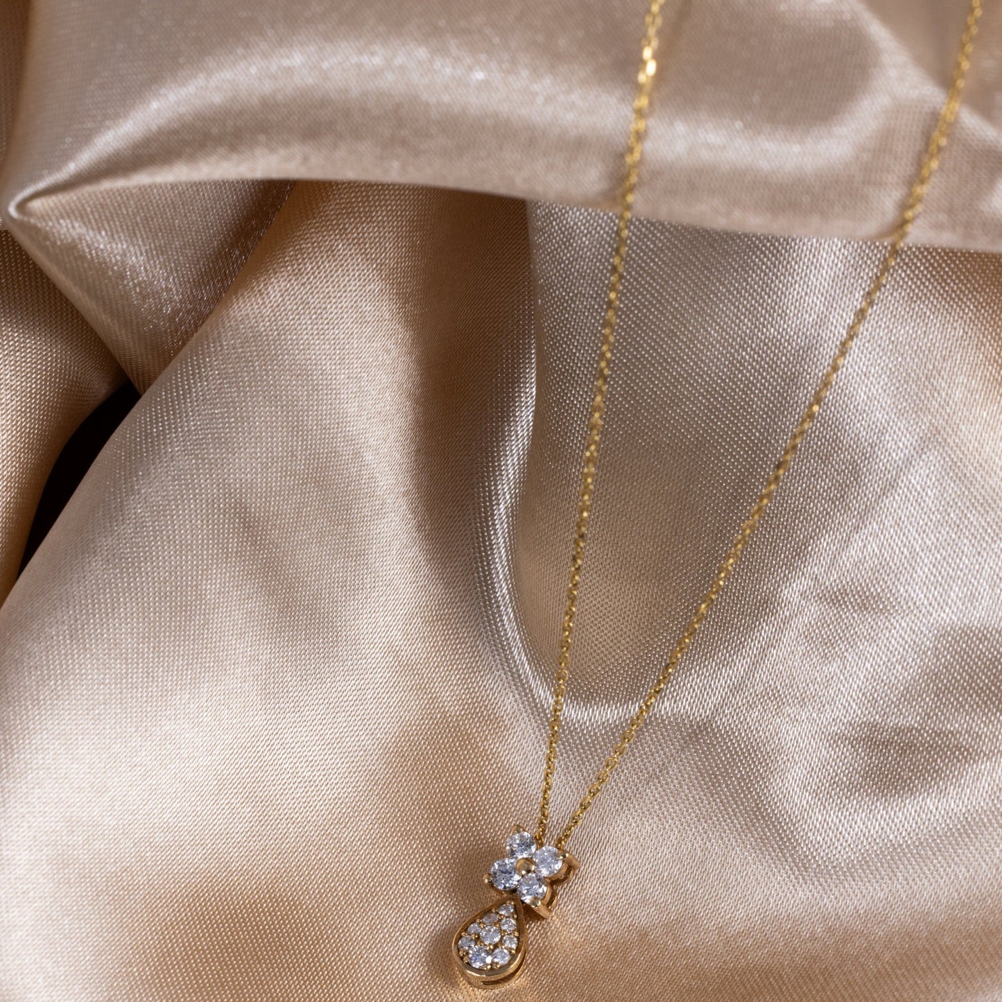 FANCY DIAMOND YELLOW GOLD PENDANT