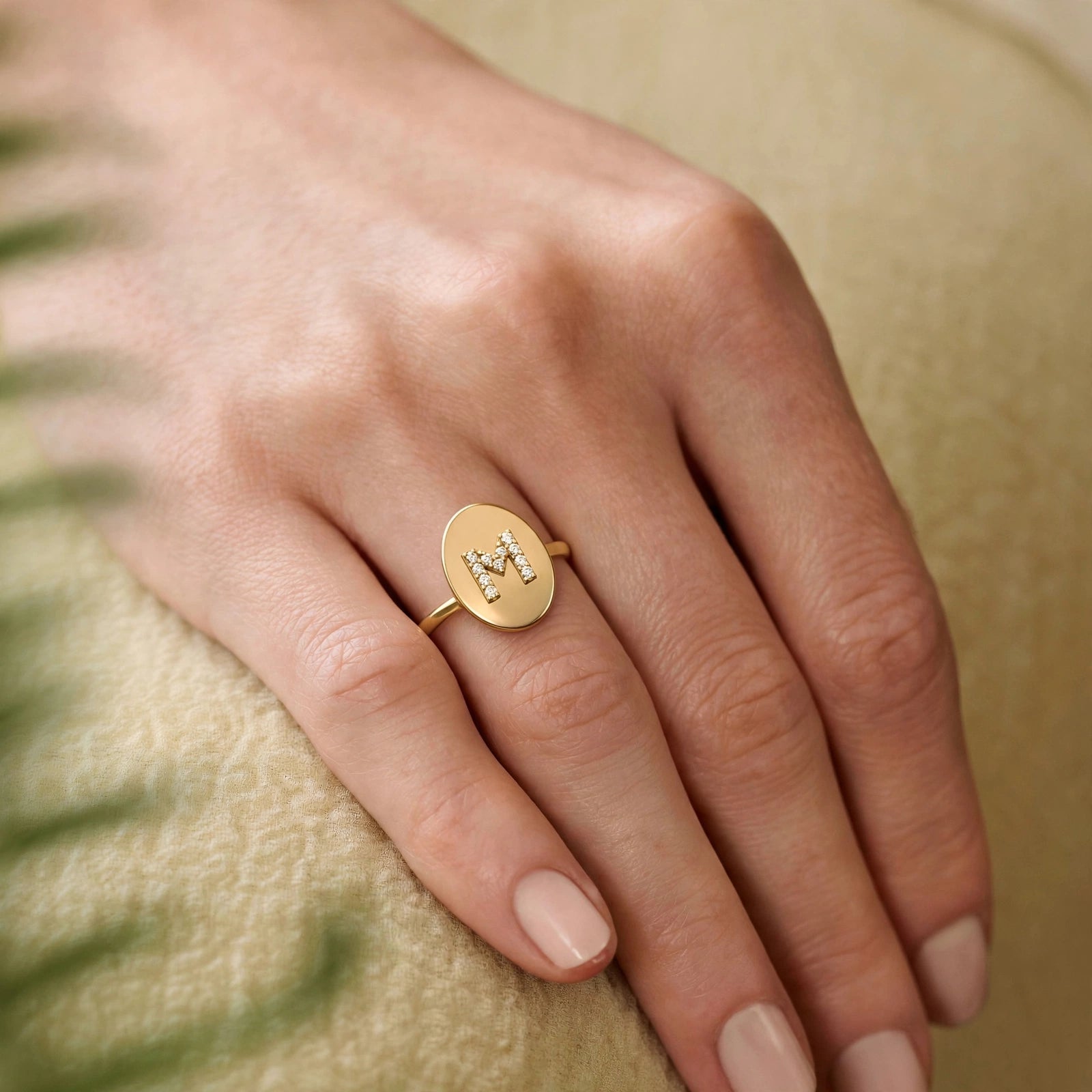 MIRA ROUND RING