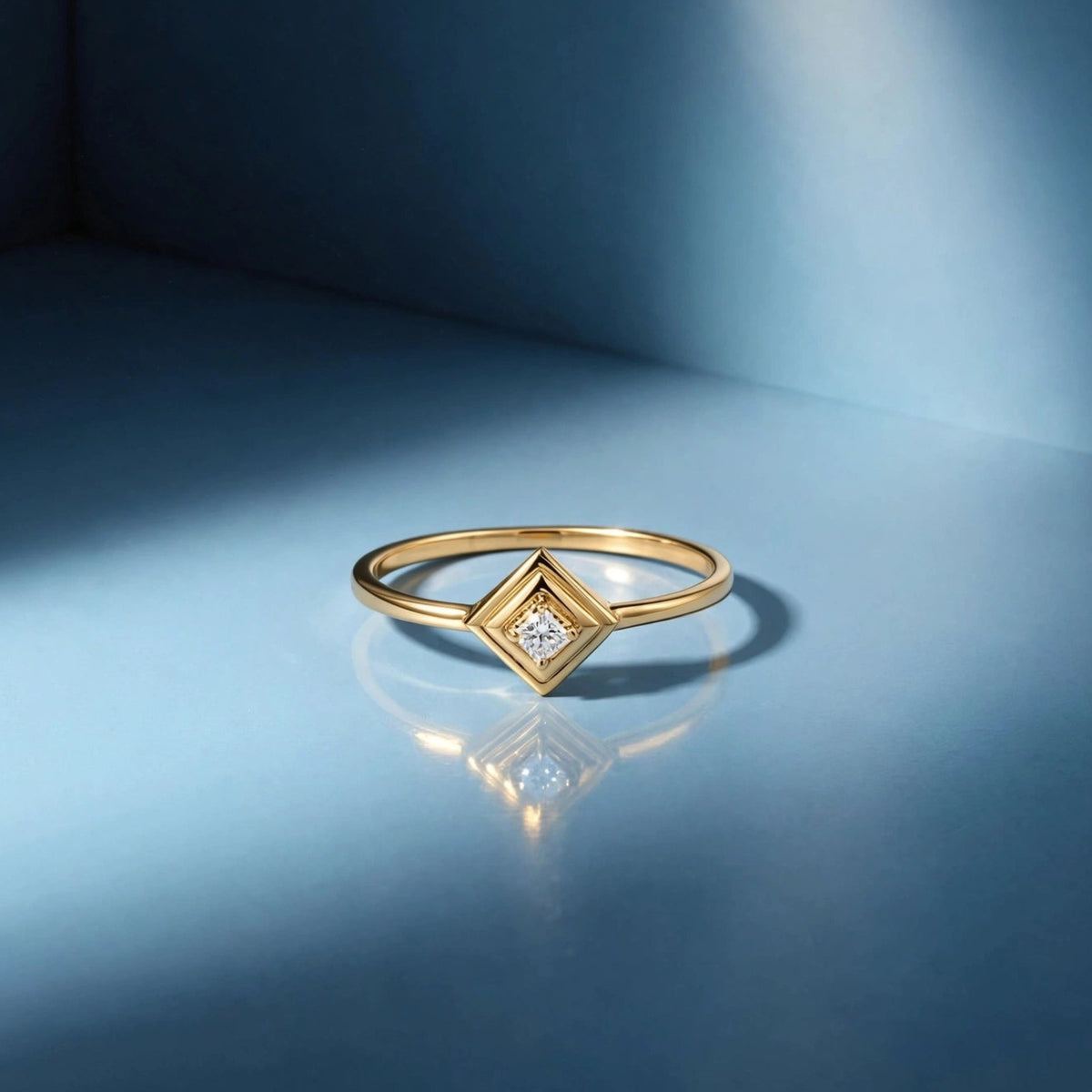 AVA ROUND RING
