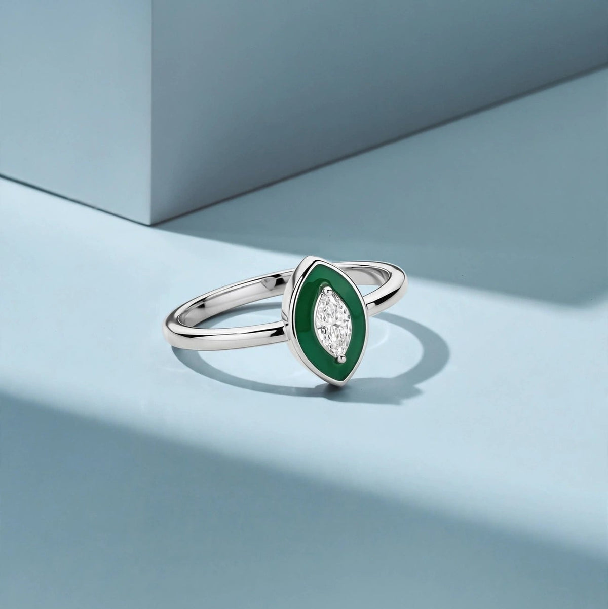ICONIC GREEN RING