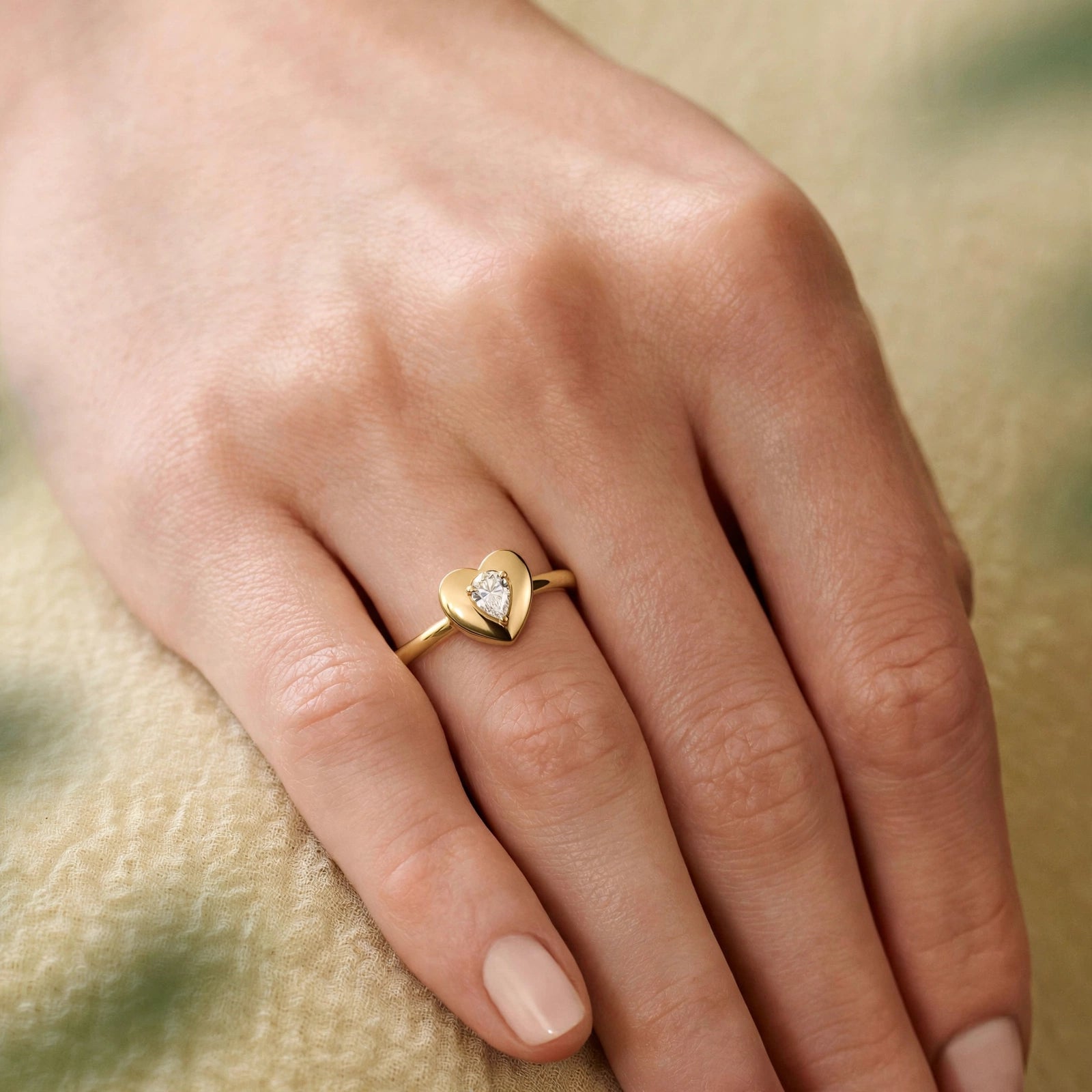 ROUND HEART RING