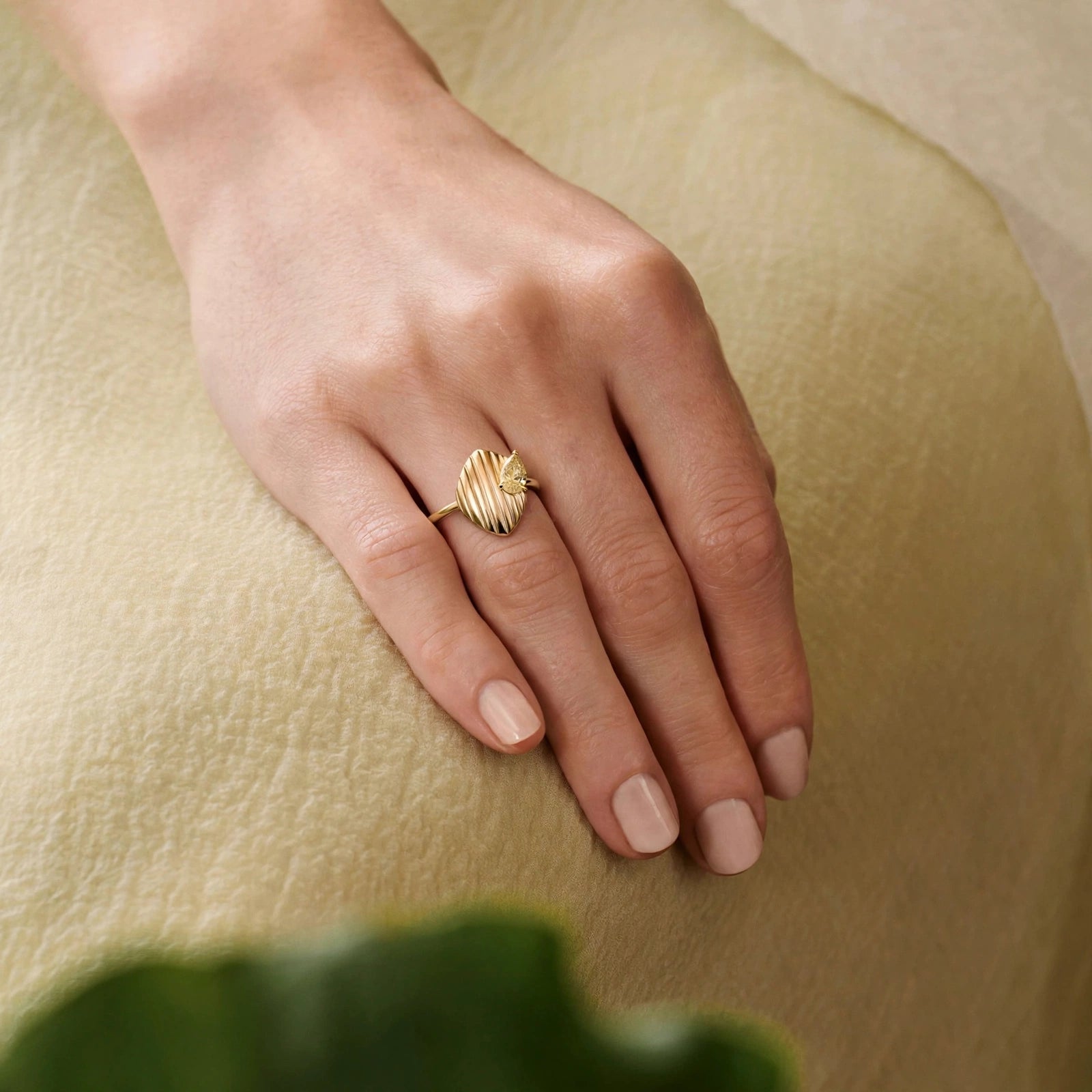 CLASSIC PEAR RING