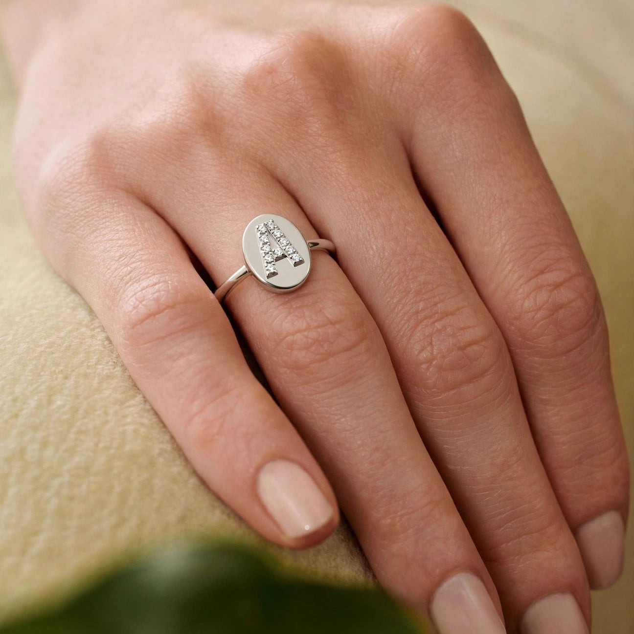 VELA ROUND RING