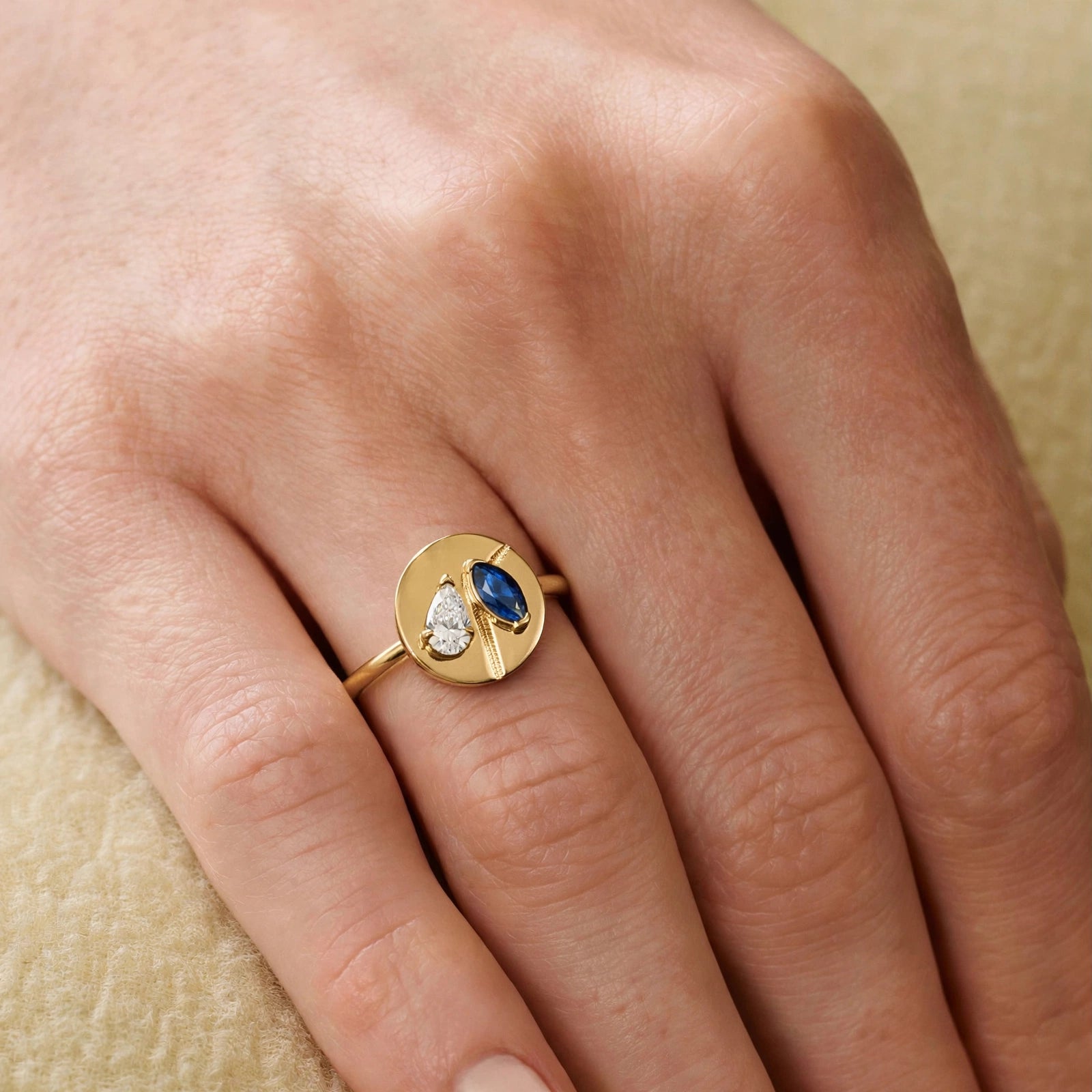 LYRA SAPPHIRE RING