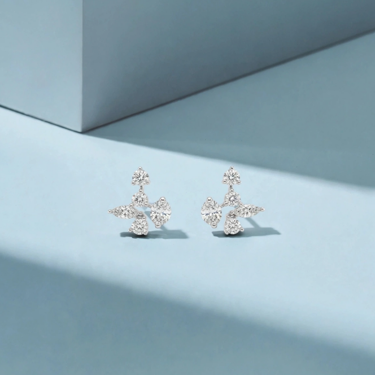 ARI ETERNA EARRING
