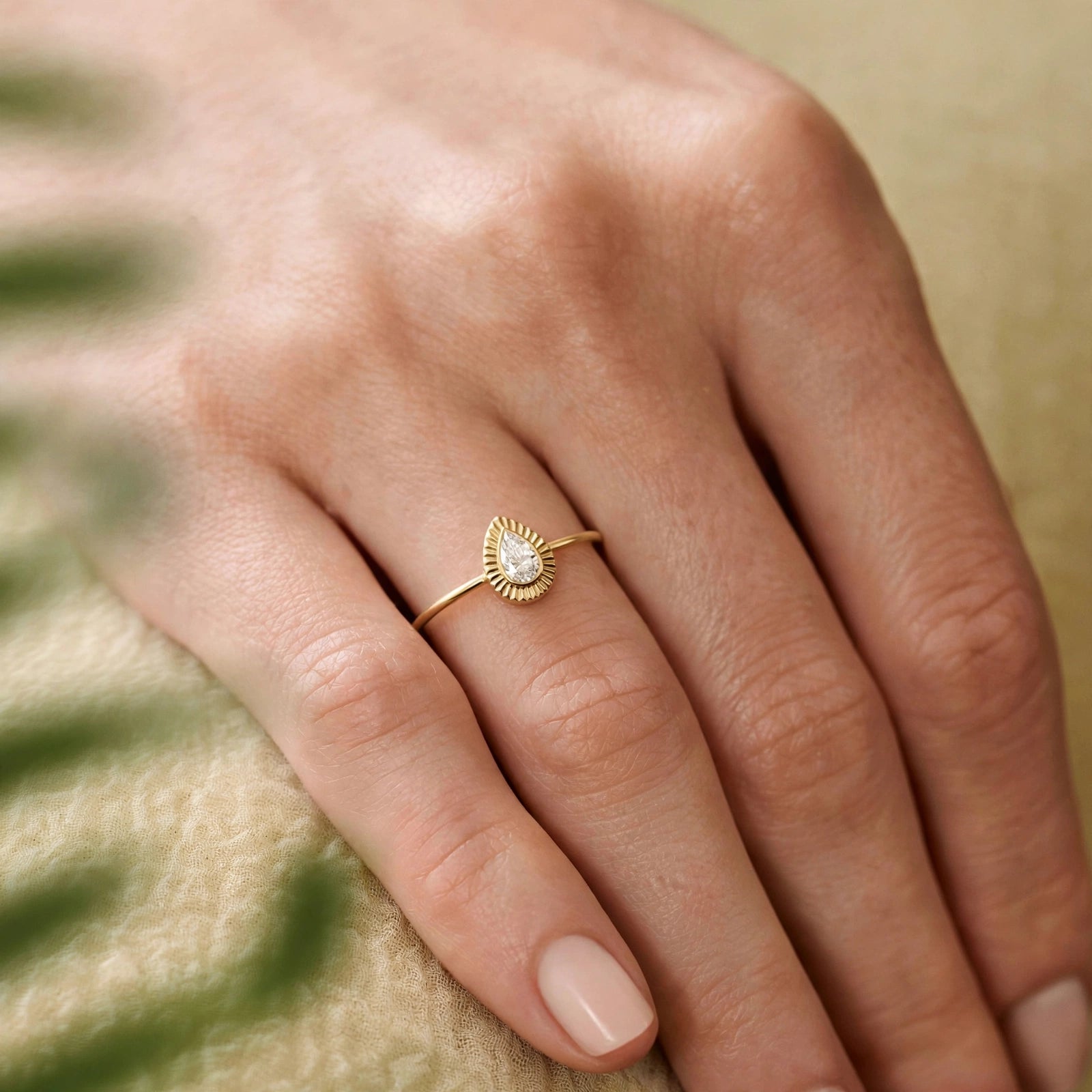 PEAR VELOURA RING