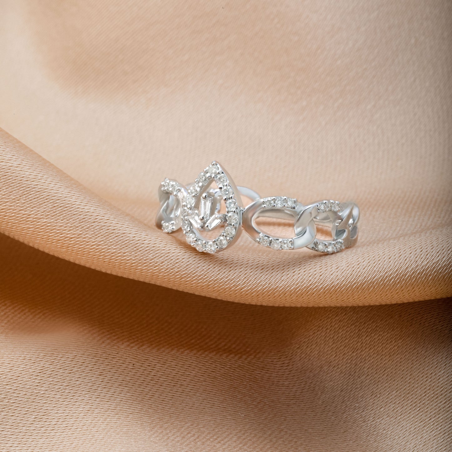 BAGUETTE DIAMOND PEAR SEQUENCE RING