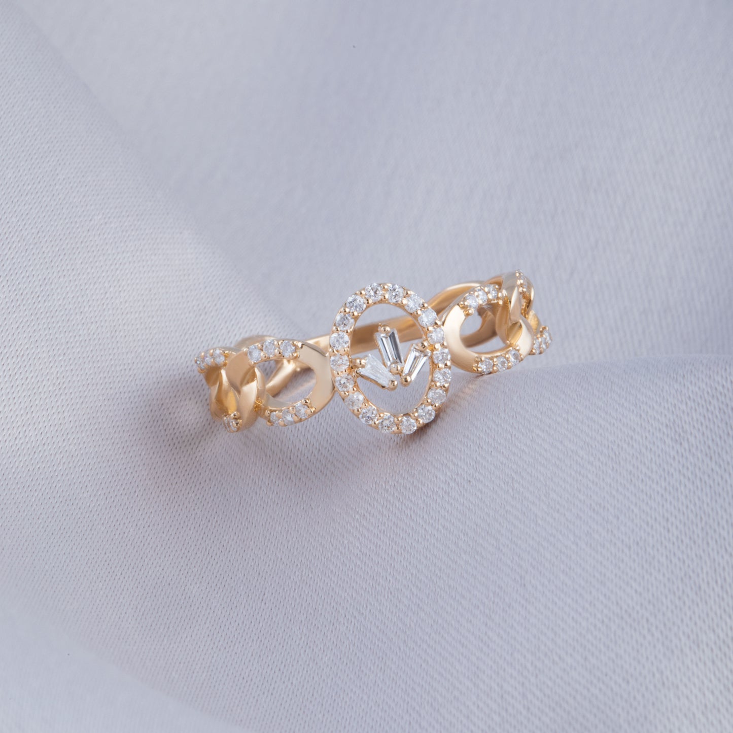 BAGUETTE DIAMOND OVAL YELLOW SEQUENCE RING