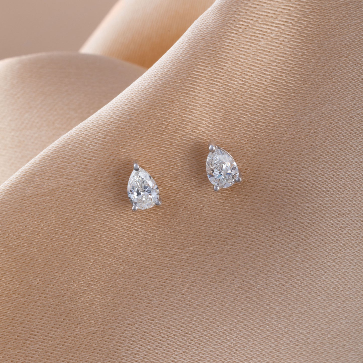 PEAR SOLITAIRE STUDS